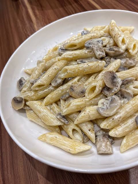Penne - Kremalı mantarlı soslu