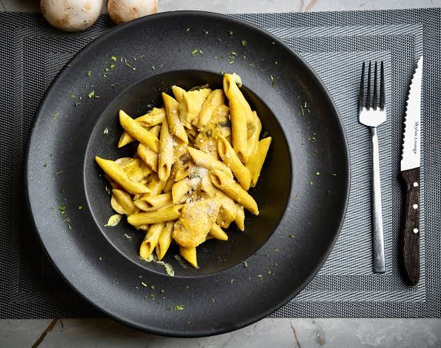 Penne - kremalı kori soslu