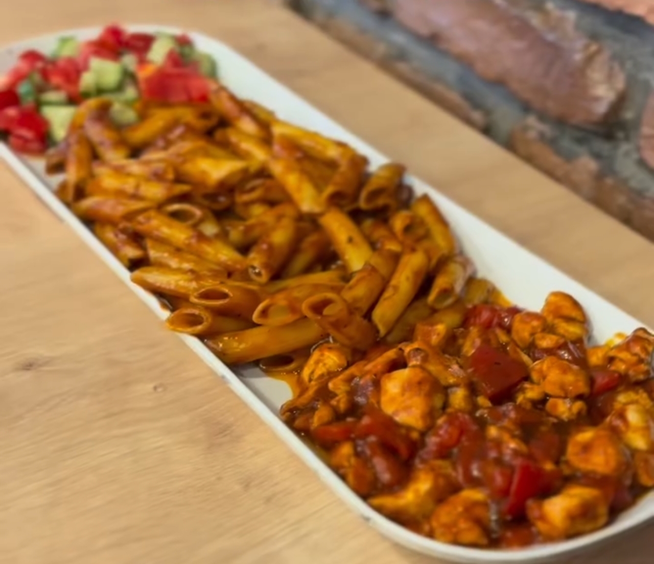 BARBEKÜ SOSLU TAVUK VE MAKARNA