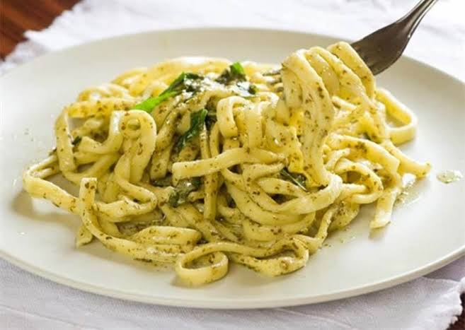 Spagetti - Kremalı Fesleğenli Soslu
