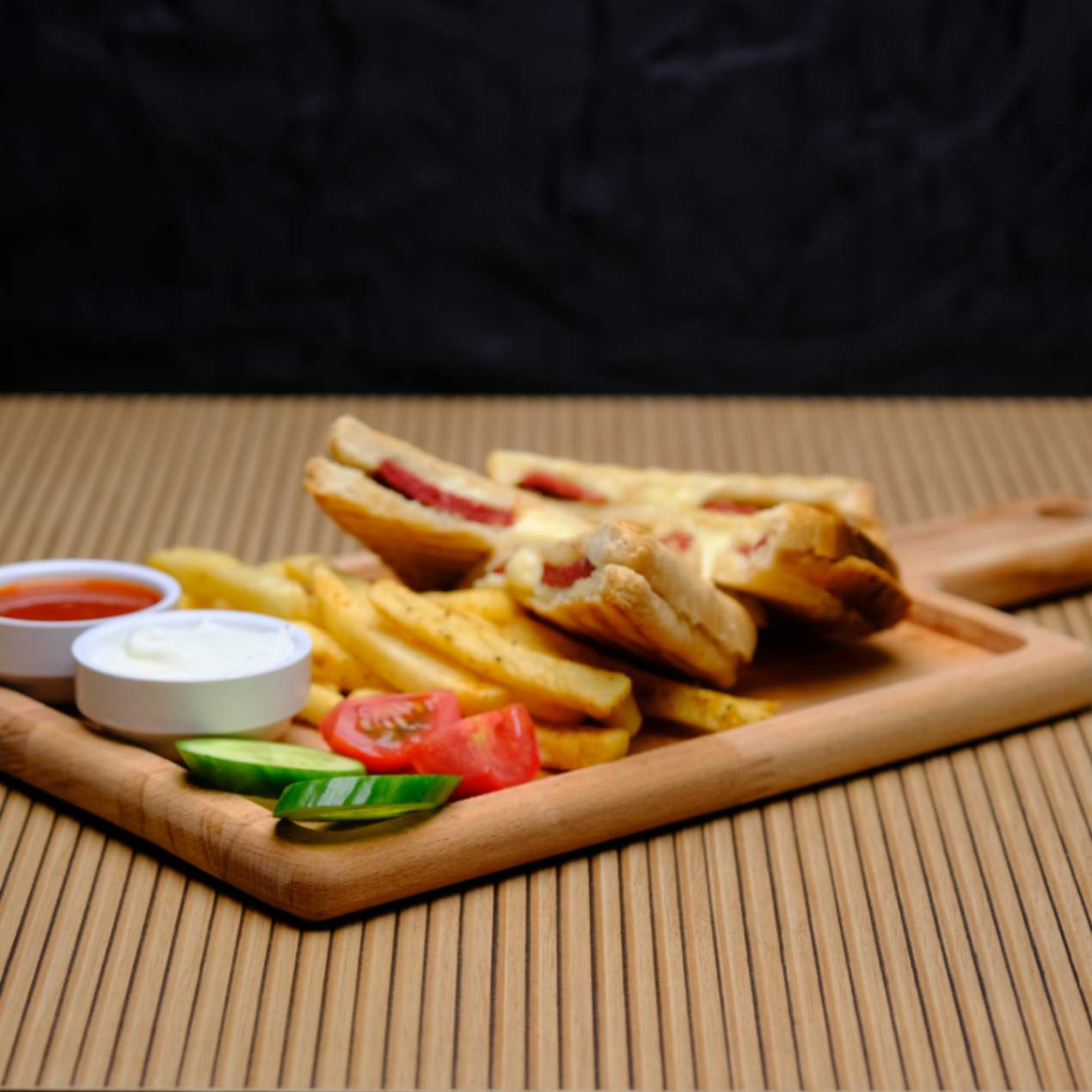 Üç Peynirli Tost